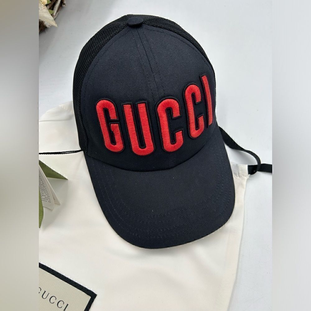 Unisex Gucci embroidered baseball cap size extra small adjustable made in Italy